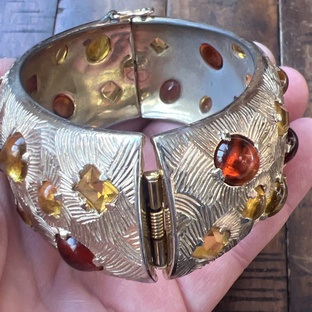 Vintage Multi-Color Cabochon Stones Gold Tone Bangle Bracelet - Picture 6 of 12